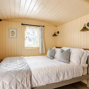 shepherds-hut.tophotelsbath.com/